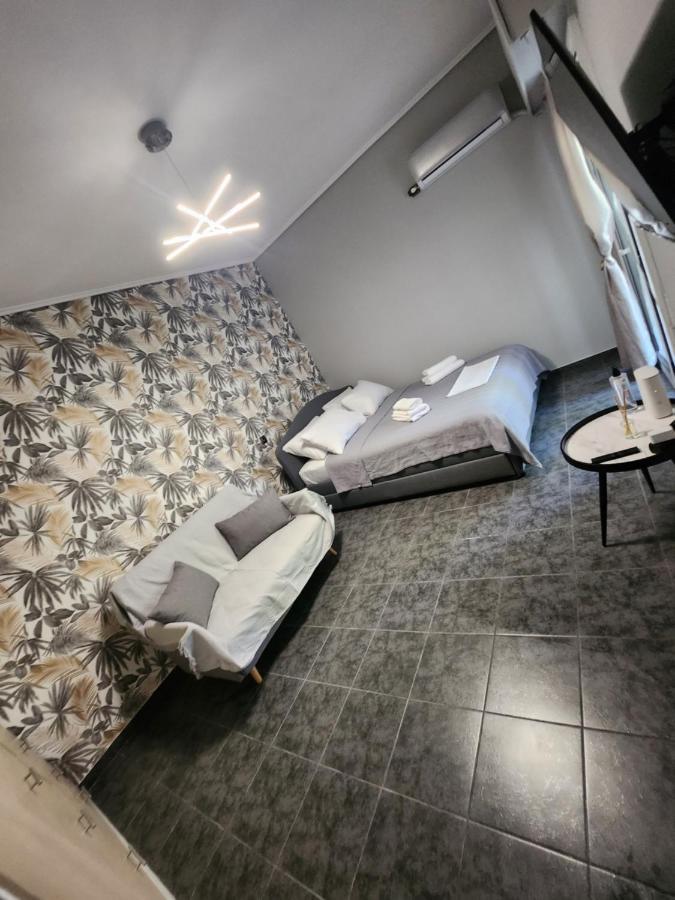 Small Luxury Apartment 아나비소스 외부 사진