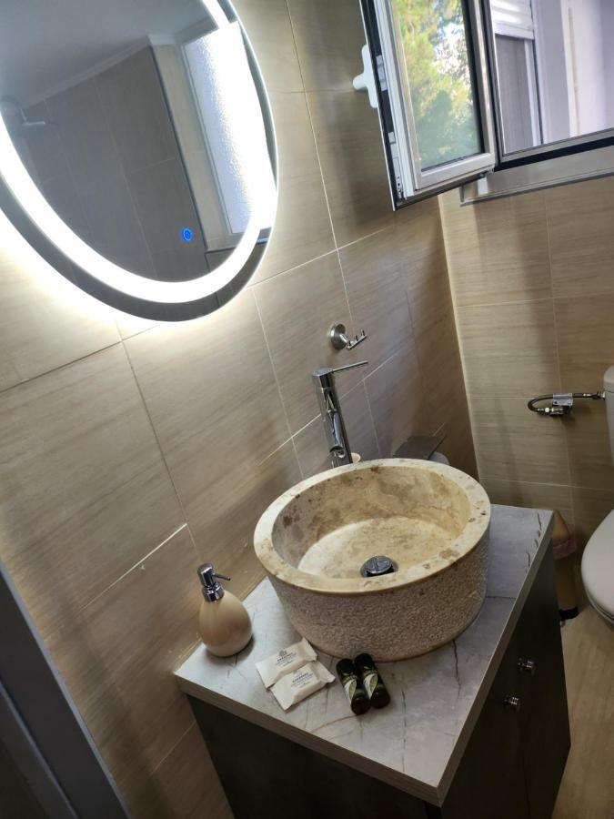 Small Luxury Apartment 아나비소스 외부 사진